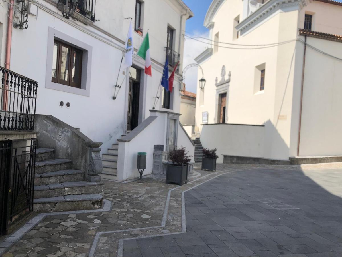 Un Capriccio - Ginepro Apartment Aieta Exterior photo